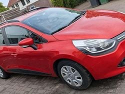 Rood Gebruikt 2016 Renault Clio GrandTour Expression Stationwagen | € 6.780 (Goede deal)