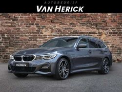 Grijs Gebruikt 2022 BMW 330e M Sport Stationwagen | € 31.945 (Super prijs)
