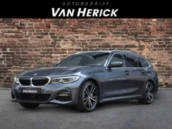 Grijs Gebruikt 2022 BMW 330e M Sport Stationwagen | € 32.945 (Super prijs)