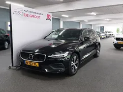 Zwart Gebruikt 2022 Volvo V60 Momentum Stationwagen | € 33.000 (Goede deal)