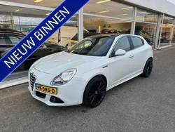 Wit Gebruikt 2012 Alfa Romeo Giulietta Distinctive Hatchback | € 5.999