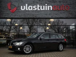 Zwart Gebruikt 2017 BMW 318 Executive Stationwagen | € 12.450 (Eerlijke prijs)