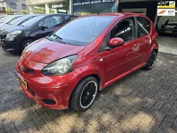 Rood Gebruikt 2010 Toyota Aygo Hatchback | € 3.450 (Eerlijke prijs)