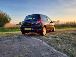 Zwart Gebruikt 2011 Renault Clio II Collection Hatchback | € 3.950 (Eerlijke prijs)