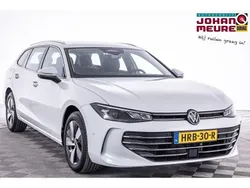 Wit Gebruikt 2024 VW Passat Business Stationwagen | € 36.900 (Eerlijke prijs)