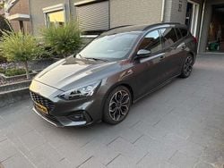 Grijs Gebruikt 2019 Ford Focus ST-Line Stationwagen | € 16.500 (Goede deal)