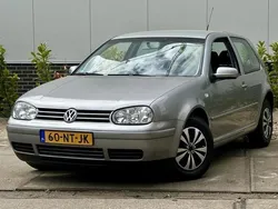 Grijs, metallic lak Gebruikt 2002 VW Golf IV Hatchback | € 2.750 (Iets duurder)