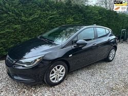 Zwart Gebruikt 2017 Opel Astra Edition Hatchback | € 6.750 (Super prijs)