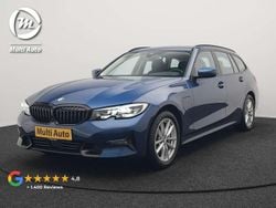 Blauw (metallic) Gebruikt 2021 BMW 330e Sport Line Stationwagen | € 28.840 (Super prijs)