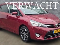 Rood (metallic) Gebruikt 2017 Toyota Verso Executive MPV | € 17.900 (Goede deal)