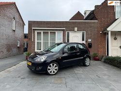 Zwart Gebruikt 2007 Ford Fiesta Futura Hatchback | € 1.199 (Eerlijke prijs)