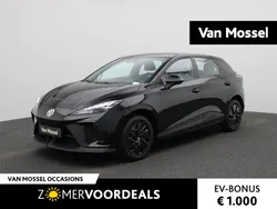 Zwart, metallic lak Gebruikt 2023 MG MG4 EV Hatchback | € 19.995 (Eerlijke prijs)