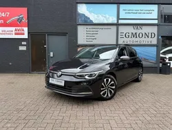 Zwart Gebruikt 2022 VW Golf VIII Active Hatchback | € 28.950 (Eerlijke prijs)