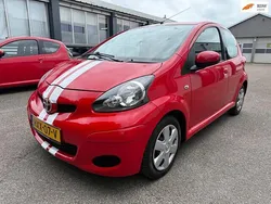 Rood Gebruikt 2011 Toyota Aygo Hatchback | € 3.250 (Eerlijke prijs)