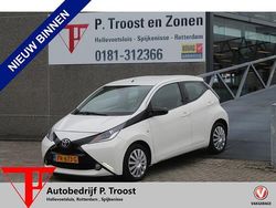 Wit Gebruikt 2017 Toyota Aygo X-play Hatchback | € 8.950 (Eerlijke prijs)