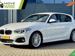 Wit (metallic) Gebruikt 2018 BMW 118 Executive Hatchback | € 15.945 (Eerlijke prijs)