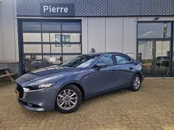 Polymetal gray (grijs metallic) Gebruikt 2023 Mazda 3 Comfort Sedan | € 24.845 (Eerlijke prijs)