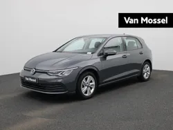 Grijs Gebruikt 2021 VW Golf VIII Life Hatchback | € 23.900 (Eerlijke prijs)