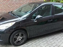 Zwart Gebruikt 2010 Peugeot 207 Style Hatchback | € 1.998 (Eerlijke prijs)