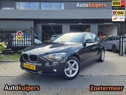 Zwart, metallic lak Gebruikt 2013 BMW 114 Urban Line Hatchback | € 7.450 (Eerlijke prijs)