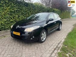 Zwart Gebruikt 2011 Renault Mégane III Dynamique Hatchback | € 2.950 (Eerlijke prijs)