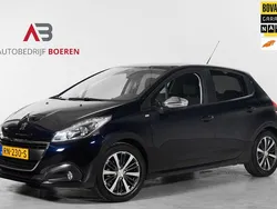 Blauw Gebruikt 2017 Peugeot 208 Premium Hatchback | € 9.450 (Eerlijke prijs)