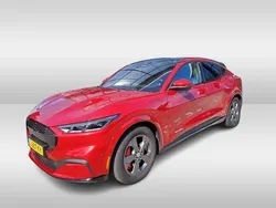 Rood, metallic lak Gebruikt 2021 Ford Mustang Mach-E SUV | € 31.999