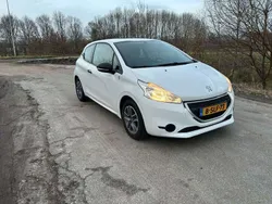 Wit Gebruikt 2013 Peugeot 208 Access Hatchback | € 4.250 (Eerlijke prijs)