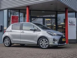Grijs Gebruikt 2015 Toyota Yaris Hybrid Hatchback | € 12.950 (Eerlijke prijs)