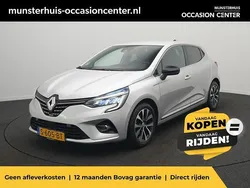 Grijs metallic Gebruikt 2022 Renault Clio V Techno Hatchback | € 16.750 (Eerlijke prijs)