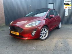 Rood, metallic lak Gebruikt 2019 Ford Fiesta Titanium Hatchback | € 12.950 (Eerlijke prijs)