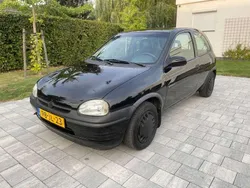 Zwart Gebruikt 1996 Opel Corsa Swing Hatchback | € 3.000