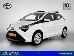 Wit (metallic) Gebruikt 2021 Toyota Aygo X-play Hatchback | € 13.445 (Iets duurder)