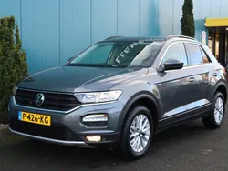 Grijs, metallic lak Gebruikt 2022 VW T-Roc Style SUV | € 21.450 (Goede deal)
