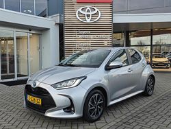 Grijs Gebruikt 2023 Toyota Yaris Hybrid Business Edition Hatchback | € 21.340 (Eerlijke prijs)
