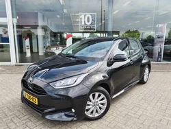 Zwart Gebruikt 2023 Toyota Yaris Hatchback | € 22.995 (Eerlijke prijs)