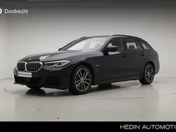 Zwart Gebruikt 2023 BMW 530e M Sport Stationwagen | € 49.895 (Eerlijke prijs)