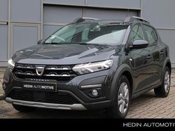 Grijs Gebruikt 2022 Dacia Sandero Essentiel Hatchback | € 14.950 (Eerlijke prijs)