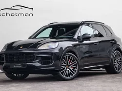 Zwart, metallic lak Gebruikt 2024 Porsche Cayenne Sport SUV | € 112.500 (Goede deal)