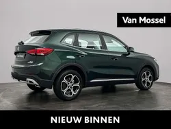 Groen Nieuw 2025 MG ZS Comfort Sedan | € 28.800