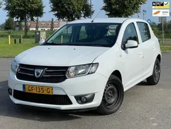 Wit Gebruikt 2015 Dacia Sandero Lauréate Hatchback | € 3.500 (Iets duurder)