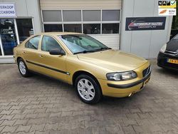 Geel Gebruikt 2001 Volvo S60 Sedan | € 1.450 (Eerlijke prijs)