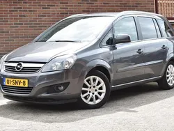Grijs, metallic lak Gebruikt 2011 Opel Zafira Edition MPV | € 4.449 (Eerlijke prijs)