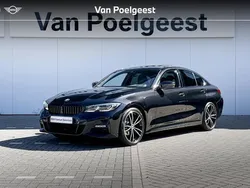 Saphirschwarz metallic (zwart metallic) Gebruikt 2022 BMW 318 Comfort Edition Sedan | € 38.900 (Iets duurder)