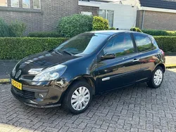 Zwart Gebruikt 2007 Renault Clio II Authentique Hatchback | € 2.450 (Eerlijke prijs)