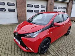 Rood Gebruikt 2017 Toyota Aygo X-play Hatchback | € 13.495 (Eerlijke prijs)