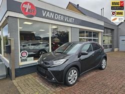 Zwart Gebruikt 2025 Toyota Aygo X-pure Hatchback | € 18.950 (Eerlijke prijs)