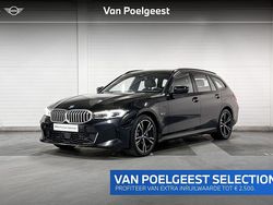 Saphirschwarz metallic (zwart metallic) Gebruikt 2023 BMW 330e M Sport Stationwagen | € 39.899 (Eerlijke prijs)