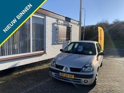 Grijs Gebruikt 2002 Renault Clio II Expression Hatchback | € 1.299 (Iets duurder)