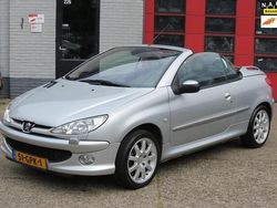 Grijs Gebruikt 2002 Peugeot 206 CC Cabriolet | € 1.950 (Goede deal)